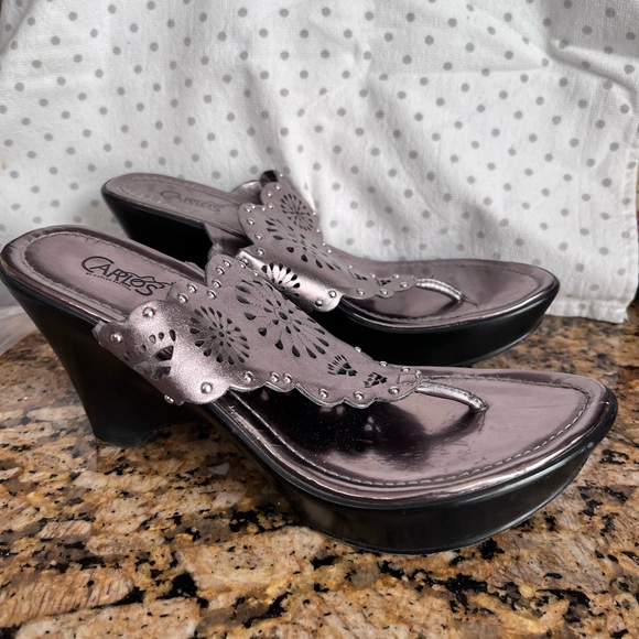 Pewter wedge sandals with silver studs - Picture 2 of 3